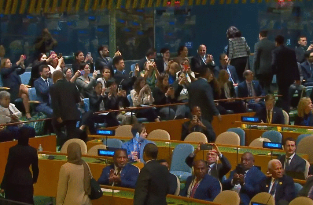 Abucheos y retiro de delegados contra Netanyahu en la ONU mientras reafirmaba su postura dura sobre Gaza y Palestina