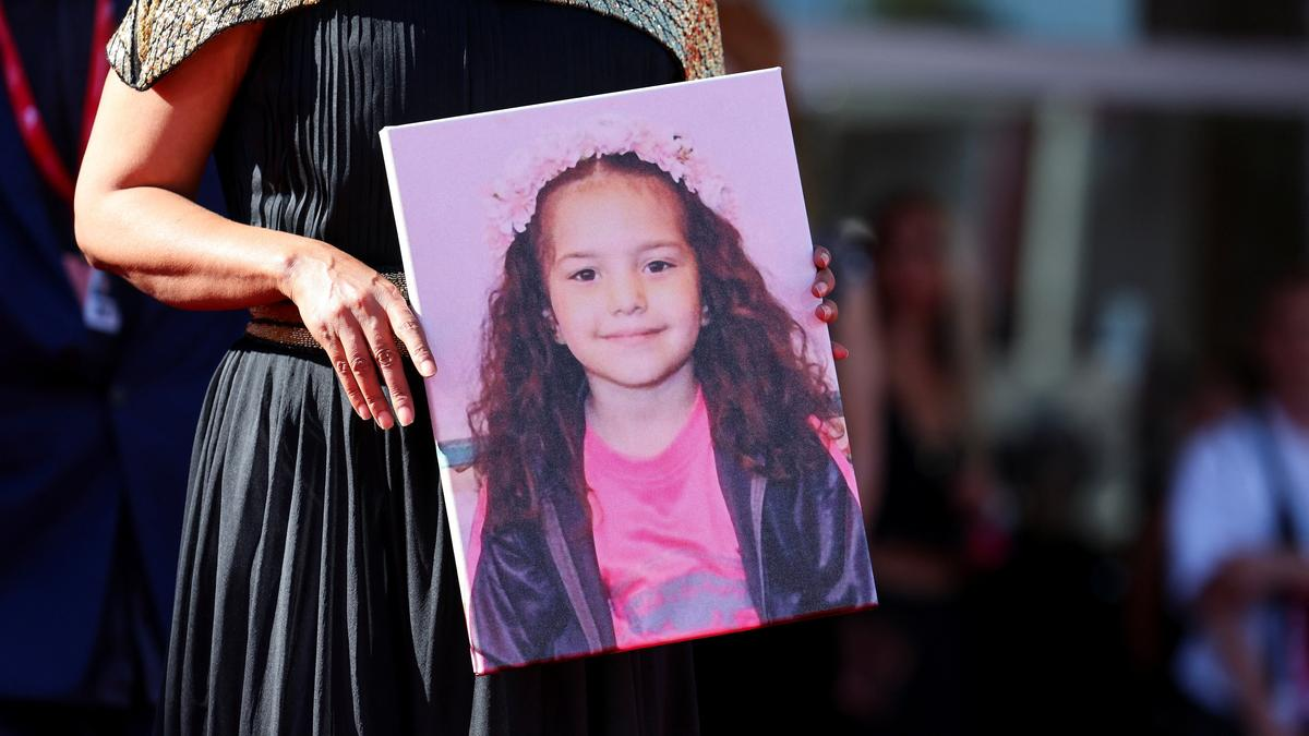 “The Voice of Hind Rajab” estremece Venecia: Ovación de 24 minutos para la historia de la niña palestina atrapada por un tanque israelí