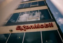 Experto petrolero guyanés acusa a ExxonMobil de robo de petróleo en aguas por delimitar Oficina de Exxonmobil en Guyana