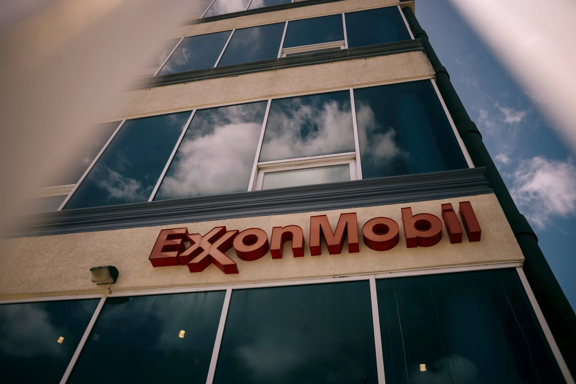 -1x-1 (1) Oficina de Exxonmobil en Guyana