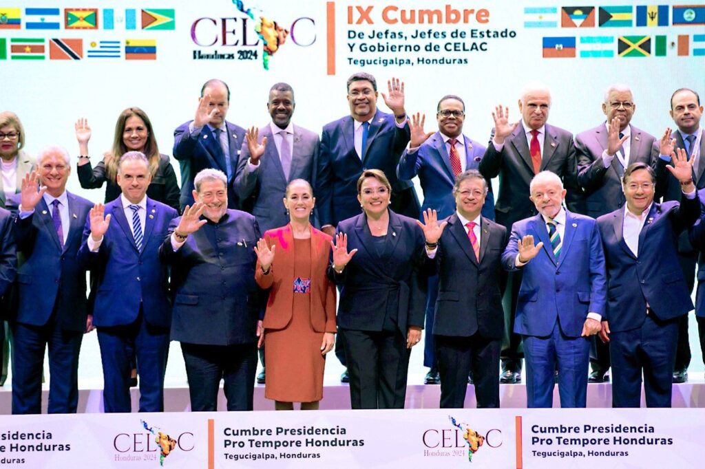 Foto de familia de la IX Cumbre de la CELAC, comunidad Caribe y Latinoamérica, en Honduras.