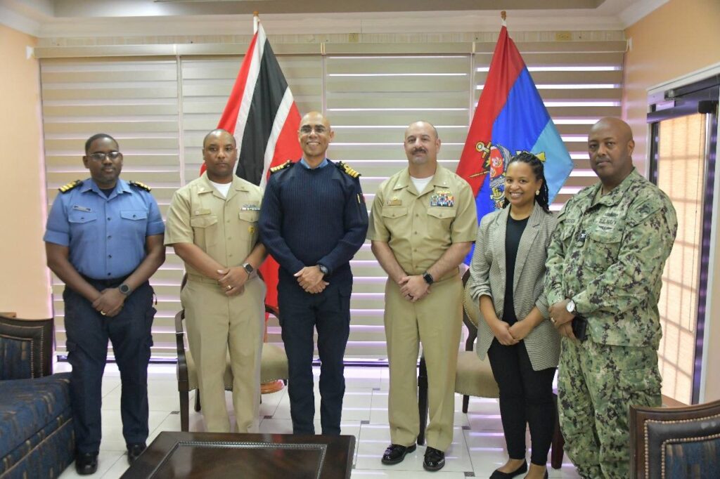 Tripulación del buque USS Gravely de Estados Unidos se reúne con el alto mando de las Fuerzas Armadas de Trinidad y Tobago