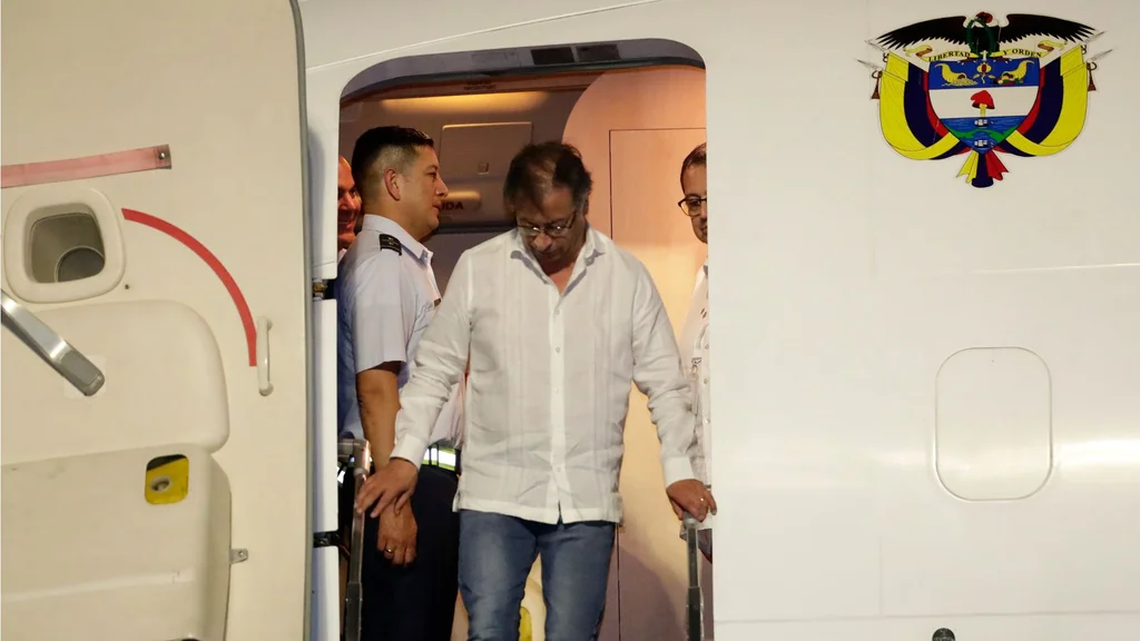 Gustavo-Petro-n-avion-presidencial-Foto-EFE