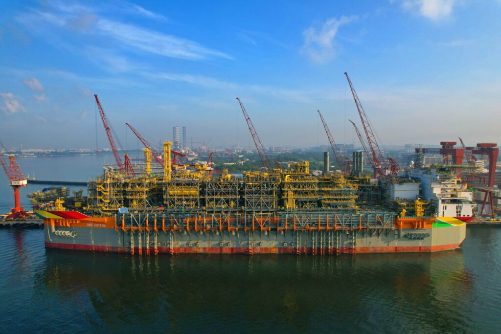 Buque OneGuyana, incorporado al proyecto Yellowtail por ExxonMobil en aguas por delimitar
