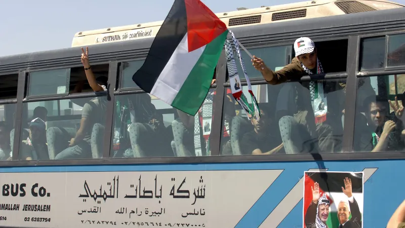 Primer convoy con ayuda humanitaria ingresa a Gaza tras alto al fuego y la ONU prepara apoyo masivo