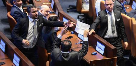 Diputados israelíes interrumpen discurso de Trump en la Knesset y son expulsados tras llamarle “terrorista”