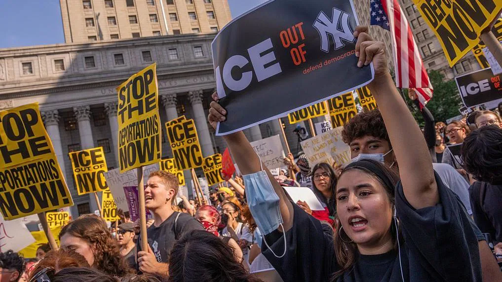 Crisis y resistencia: protestas masivas en Nueva York y Chicago en contra de la escalada del ICE