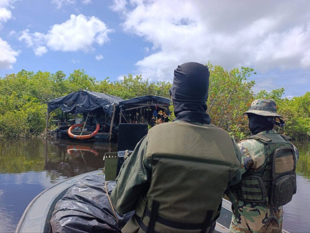 Desmantelan campamento ilegal de extracción de oro en Bolívar durante Operación Roraima 2025