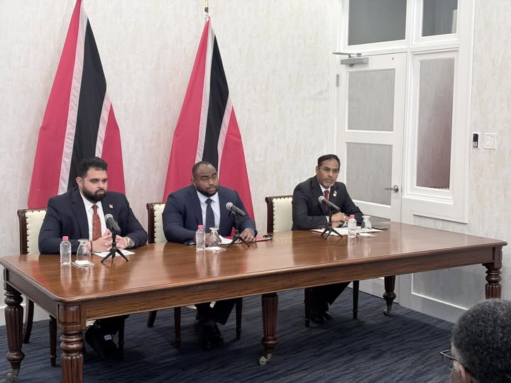 Sean Sobers, Ministro de relaciones exteriores y caricom de trinidad y tobago, en rueda de prensa