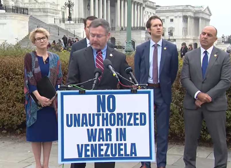 senadores demócratas piresentan legislación sobre ataques en el caribe