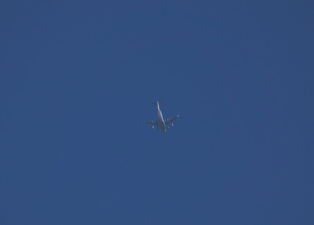 Images tomada por un usuario en redes sociales del C-17A Globemaster III sobre Tobago