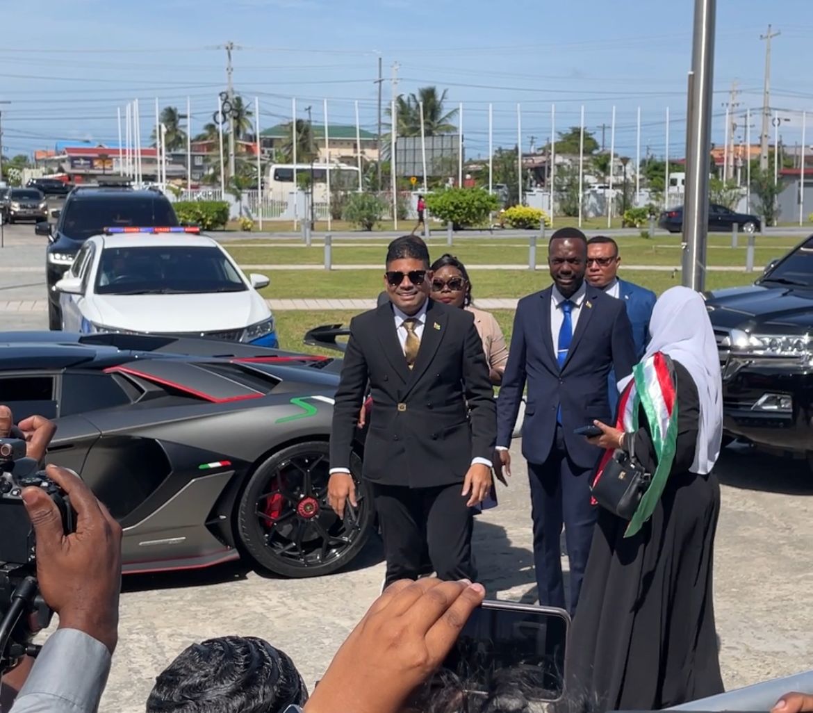 Azruddin Mohamed llega al parlamento de Guyana