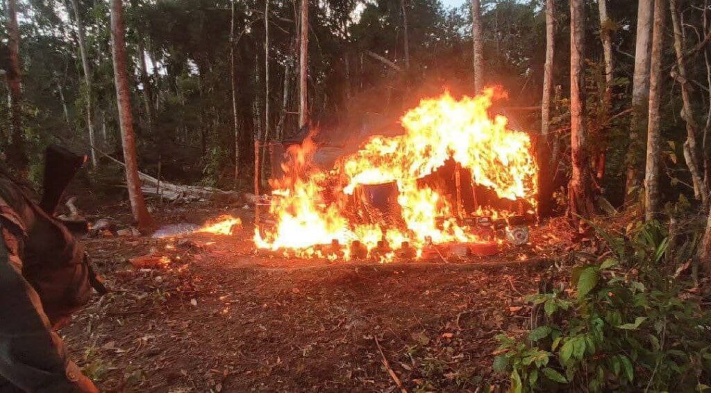 FANB fortalece la defensa ambiental con la destrucción de campamento de minería ilegal en Amazonas