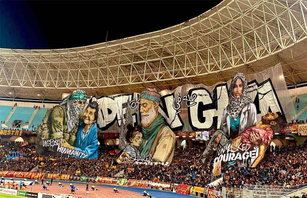 Petro fue ovacionado en un partido de Champions África