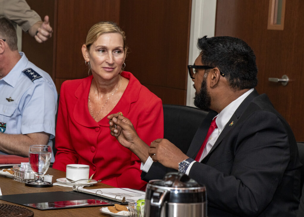 Nicole Theriot, embajadora de Estados Unidos en Guyana, quien ha participado en el plot contra Venezuela