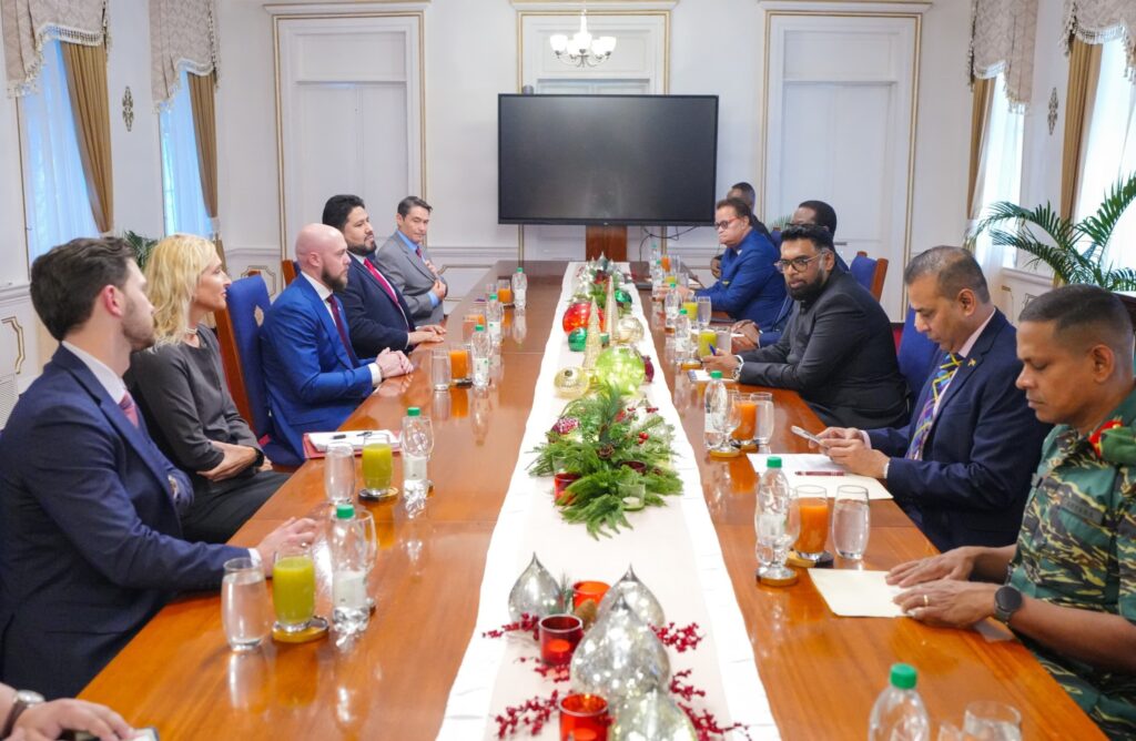 Comisión del Departamento de Defensa de Estados Unidos en reunión con oficiales de Guyana