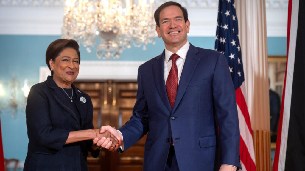 Primera Ministra de Trinidad y Tobago, Kamla Persad Bissessar, junto al Secretario de Estado de Estados Unidos, Marco Rubio