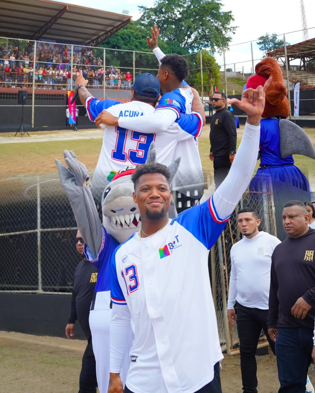 Banco Digital de los Trabajadores realiza clínica deportiva con Ronald Acuña Jr.