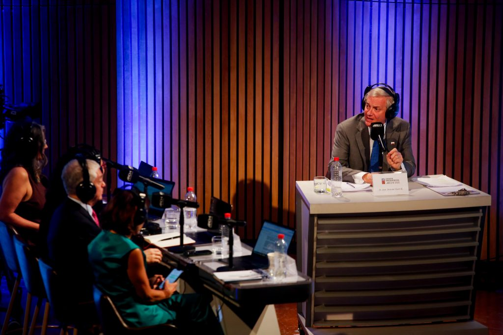 Kast arremete contra Maduro antes de ganar la presidencia de Chile