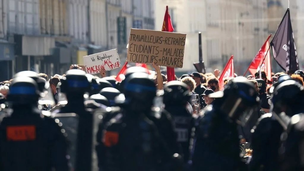 Miles de manifestantes salen a las calles de Francia en contra la austeridad