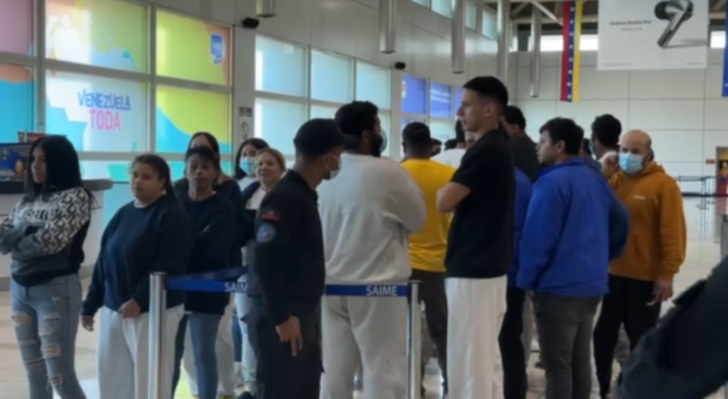 Llega nuevo vuelo del Plan Vuelta a la Patria: hipocresía aérea de EE.UU. evidenciada