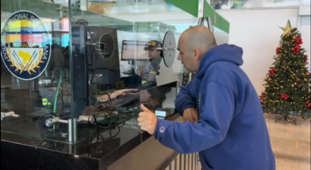 Llega nuevo vuelo del Plan Vuelta a la Patria: hipocresía aérea de EE.UU. evidenciada