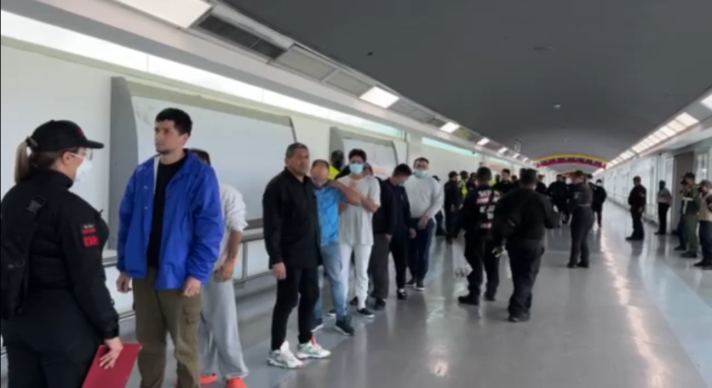 Llega nuevo vuelo del Plan Vuelta a la Patria: hipocresía aérea de EE.UU. evidenciada