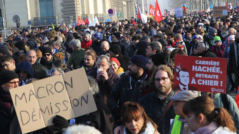 Miles de manifestantes salen a las calles de Francia en contra la austeridad