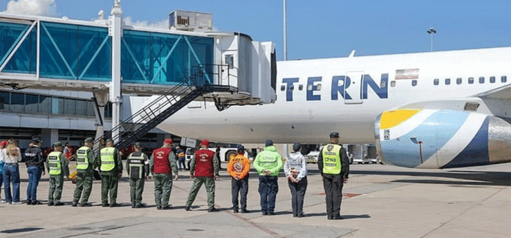 Llega nuevo vuelo del Plan Vuelta a la Patria: hipocresía aérea de EE.UU. evidenciada